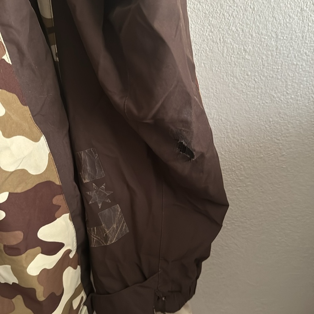 Dc men’s snowboarding jacket - Picture 8 of 11